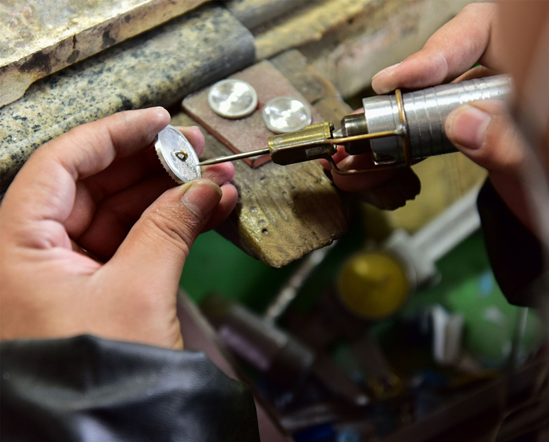 1519609337460206.jpg 三等獎:方健鋒攝影作品《一絲不茍》.jpg